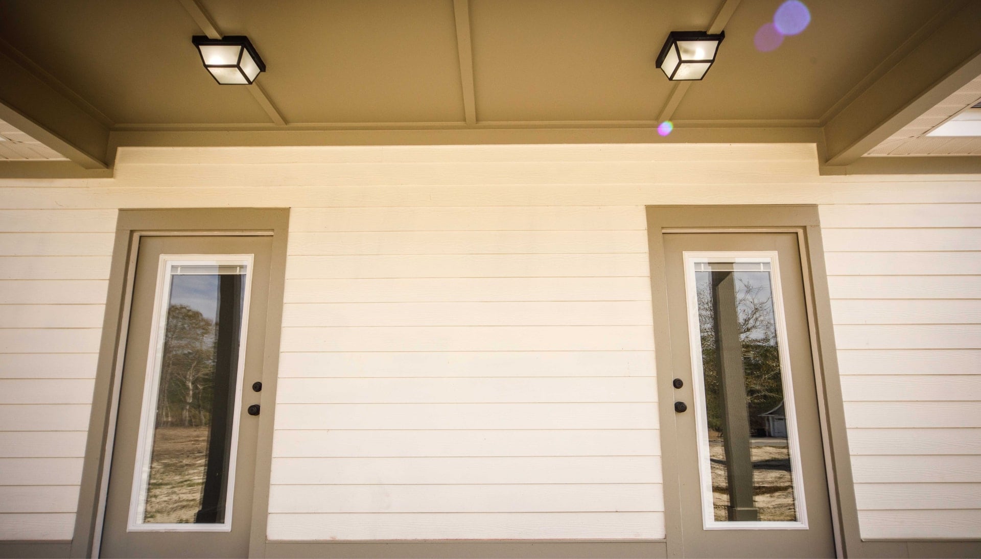 We offer siding services in Tampa, Florida. Hardie plank siding installation in a front entry way.